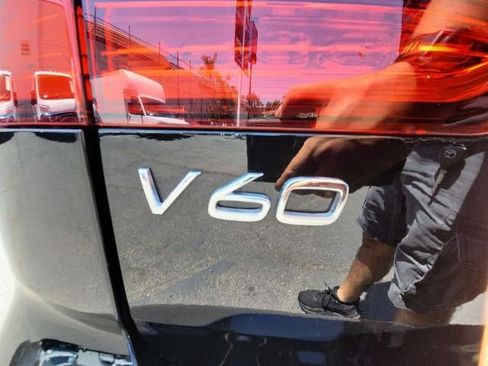 Used 2025 Volvo V60 B5 Cross Country Plus AWD/4WD image 30