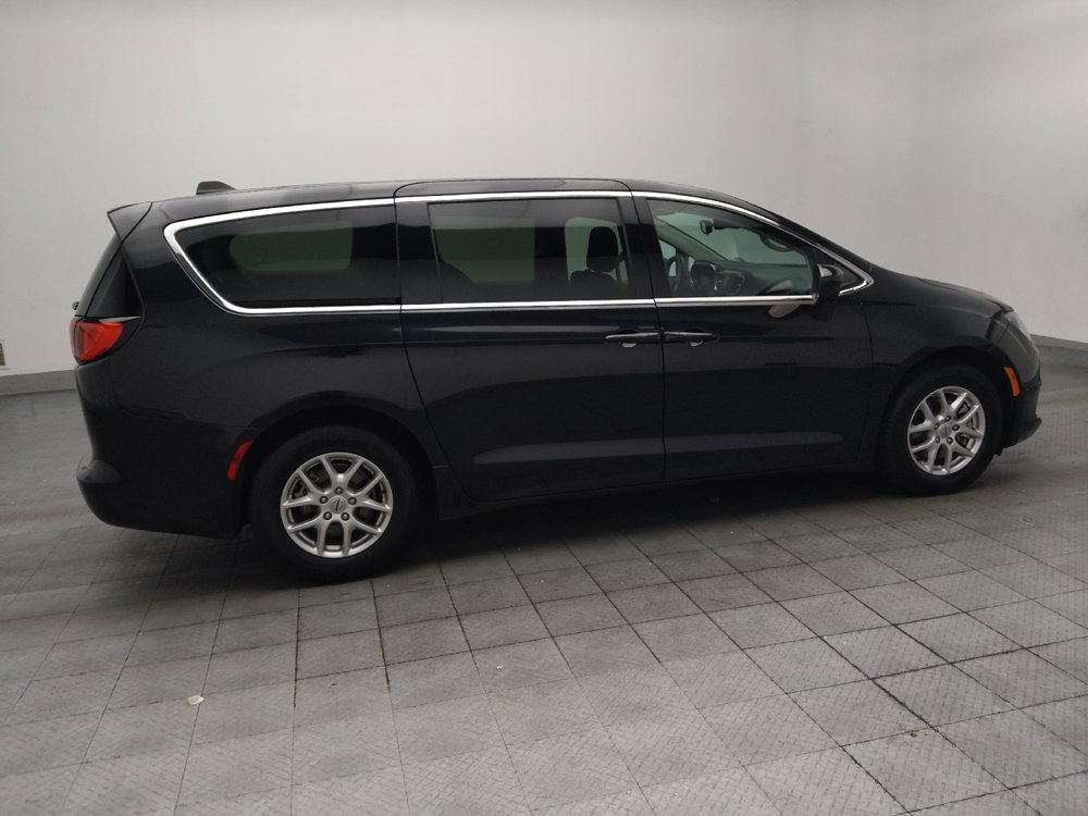 Used 2023 Chrysler Voyager LX FWD image 10