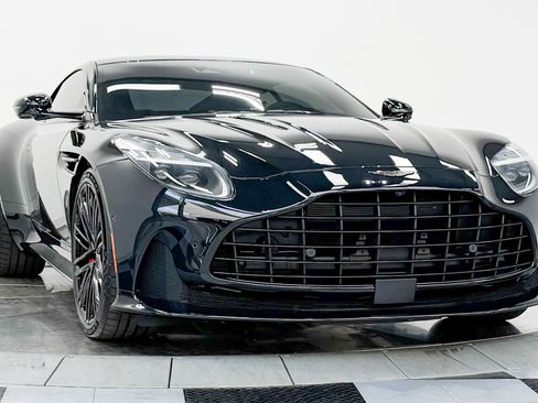 Used 2024 Aston Martin DB12 Coupe RWD image 3