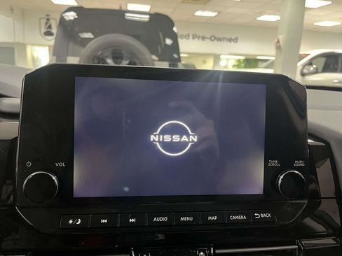Used 2025 Nissan Pathfinder SL AWD/4WD image 18