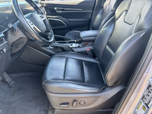 Certified 2025 Kia Telluride S AWD/4WD image 17