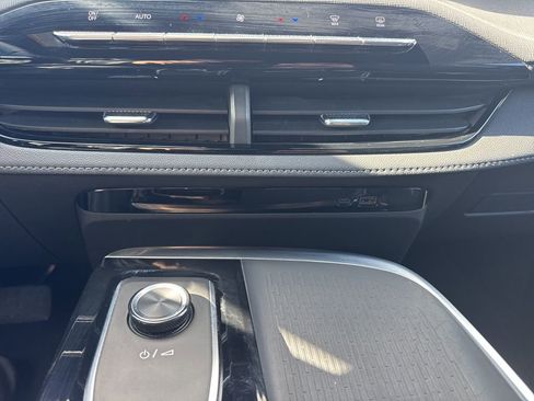 Used 2025 Buick Enclave Preferred image 30