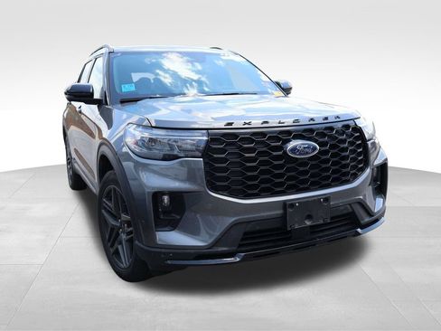 Used 2025 Ford Explorer ST-Line w/ ST-Line Street Pack AWD/4WD image 10