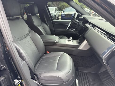 Used 2025 Land Rover Range Rover SE AWD/4WD image 2