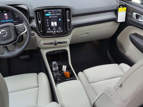 New 2026 Volvo XC40 B5 Ultra w/ Climate Package image 23