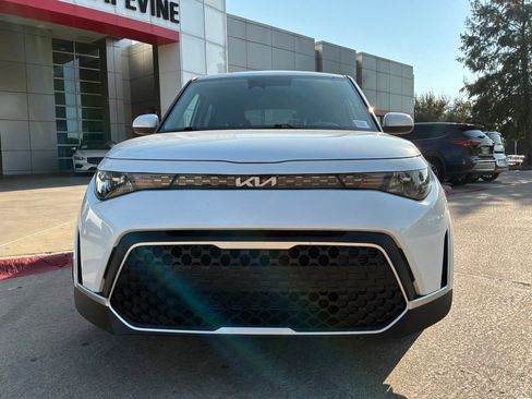 Used 2025 Kia Soul LX w/ LX Technology Package FWD image 3