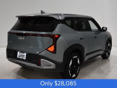 New 2027 Kia Seltos S FWD image 4