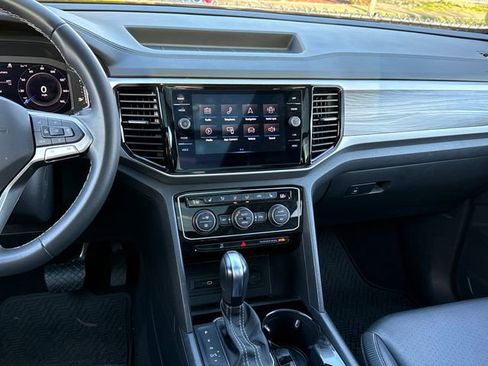 Used 2023 Volkswagen Atlas Cross Sport SE w/ Panoramic Sunroof Package image 14