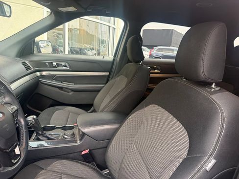 Used 2019 Ford Explorer XLT w/ Equipment Group 201A AWD/4WD image 2
