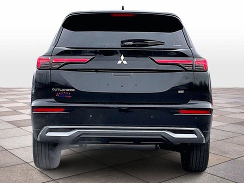 New 2025 Mitsubishi Outlander SE image 4