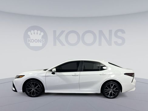 Used 2024 Toyota Camry SE w/ Convenience Package FWD image 7