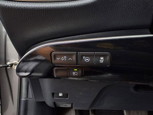 Certified 2018 Toyota Prius Three Touring image 13