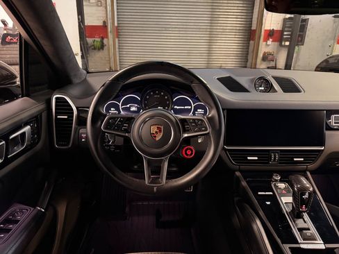 Used 2022 Porsche Cayenne GTS AWD/4WD image 14
