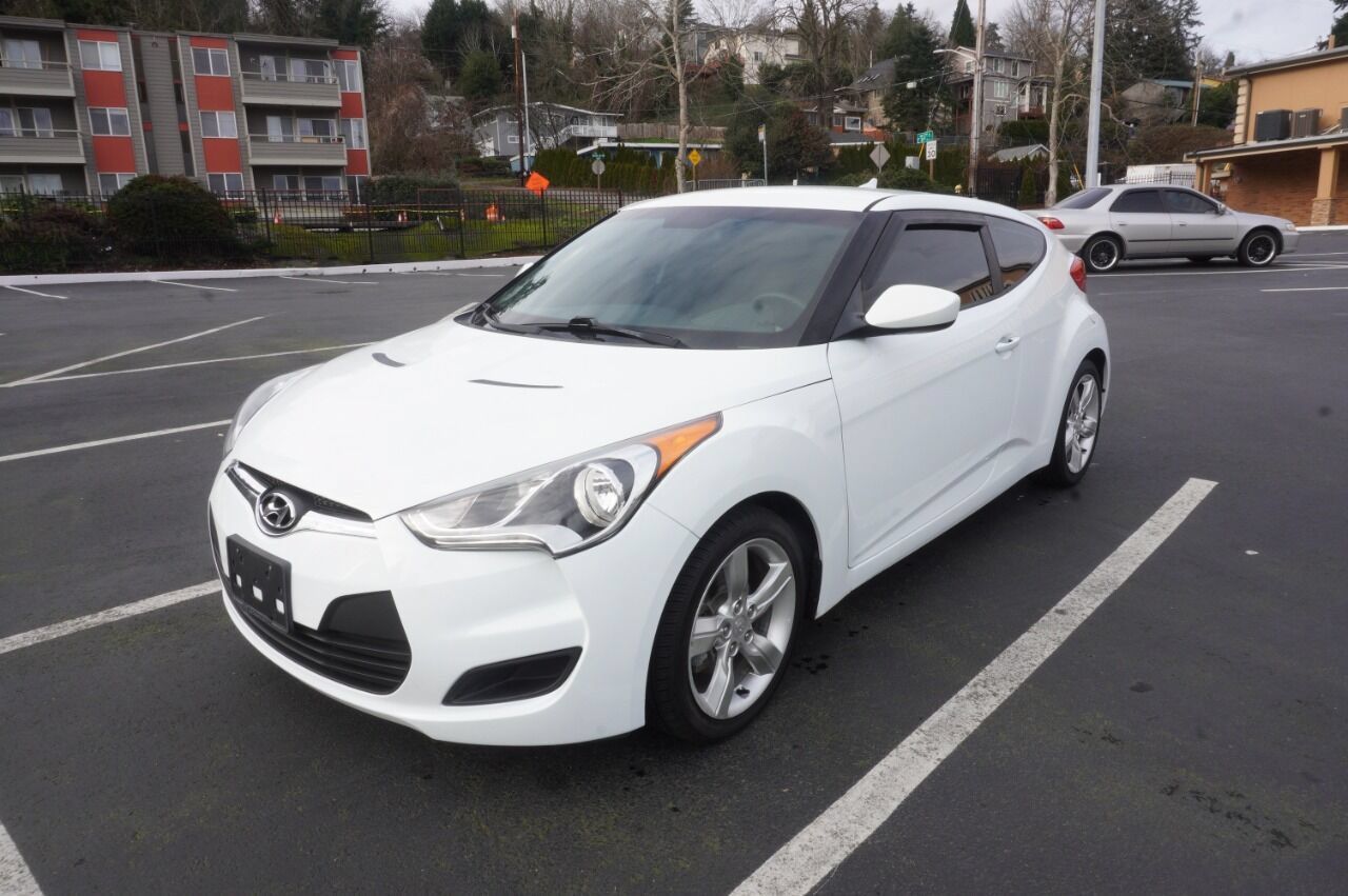 Used 2015 Hyundai Veloster FWD image 1