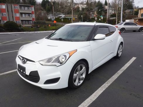Used 2015 Hyundai Veloster image 1