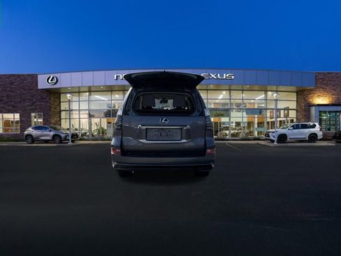 Used 2023 Lexus GX 460 Premium w/ Accessory Package image 22
