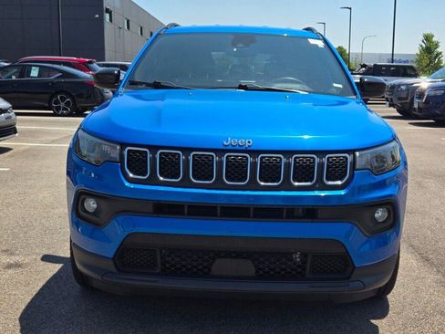 Used 2024 Jeep Compass Latitude AWD/4WD image 3