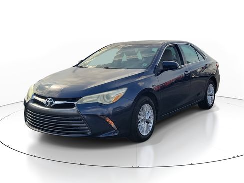 Used 2016 Toyota Camry LE image 2