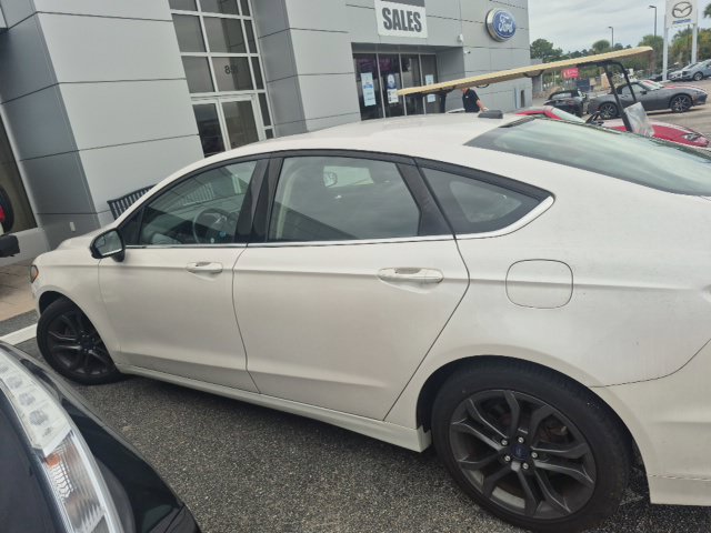 Used 2018 Ford Fusion SE w/ Equipment Group 201A FWD image 6