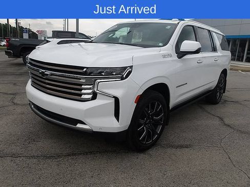Used 2023 Chevrolet Suburban High Country AWD/4WD image 3