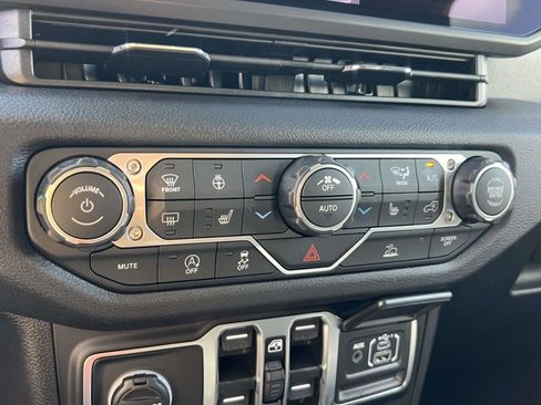Used 2026 Jeep Wrangler Unlimited Sport AWD/4WD image 27