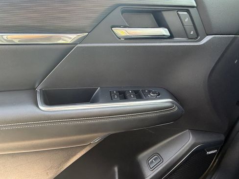 Used 2025 GMC Acadia Elevation FWD image 11
