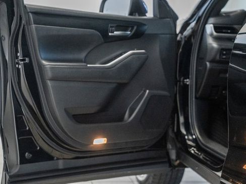 Used 2022 Toyota Highlander XSE image 40