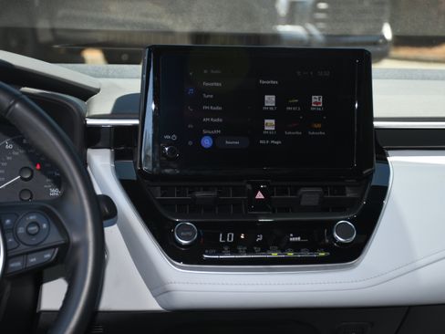 Used 2025 Toyota Corolla SE FWD image 15
