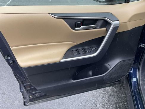 Used 2025 Toyota RAV4 XLE Premium image 27