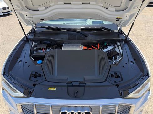 Used 2019 Audi e-tron Prestige w/ Prestige Package AWD/4WD image 20
