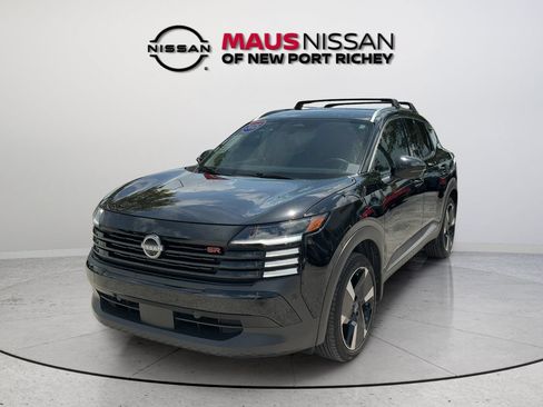 Certified 2025 Nissan Kicks SR FWD image 4