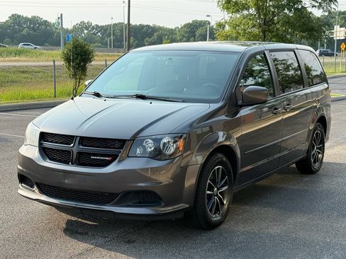 Used 2016 Dodge Grand Caravan SE FWD image 4