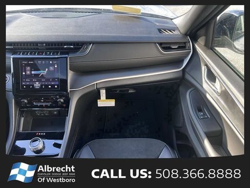 New 2025 Jeep Grand Cherokee Altitude AWD/4WD image 17