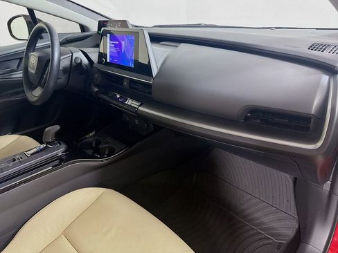 Used 2025 Toyota Prius LE image 27