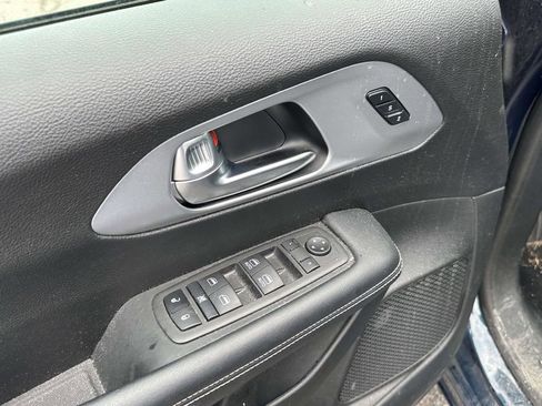 Used 2023 Chrysler Pacifica Touring-L w/ S Appearance Package FWD image 17