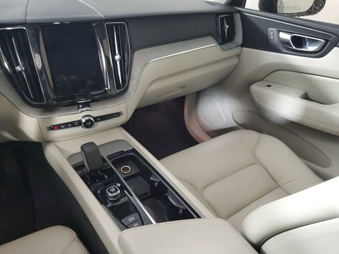 Certified 2024 Volvo XC60 B5 Plus image 19