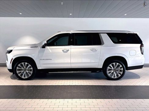 Used 2025 Chevrolet Suburban High Country w/ Sun And Tow Package RWD image 2