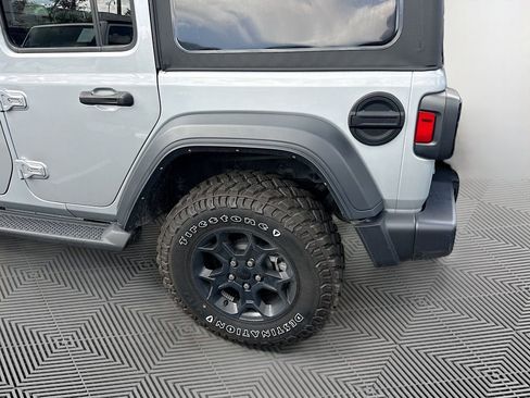 Used 2023 Jeep Wrangler Unlimited AWD/4WD image 9