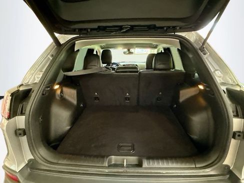 Used 2019 Jeep Cherokee Limited image 24