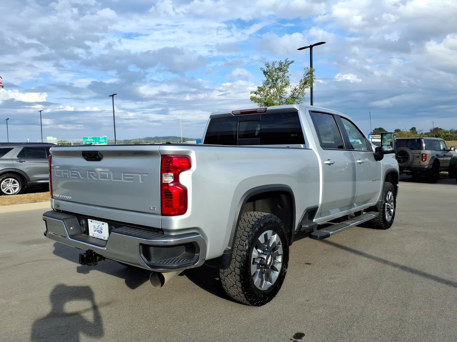 Used 2022 Chevrolet Silverado 2500 LT w/ Convenience Package AWD/4WD image 3