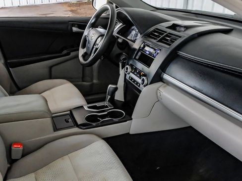 Used 2012 Toyota Camry LE image 12