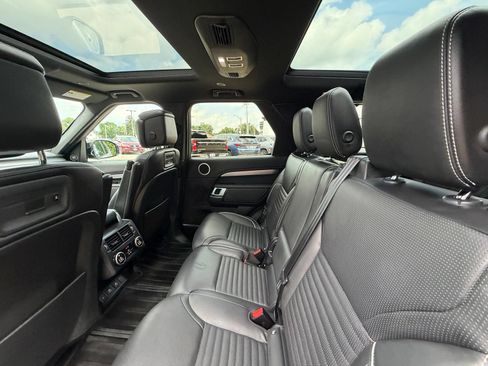 Used 2024 Land Rover Discovery Dynamic SE AWD/4WD image 5
