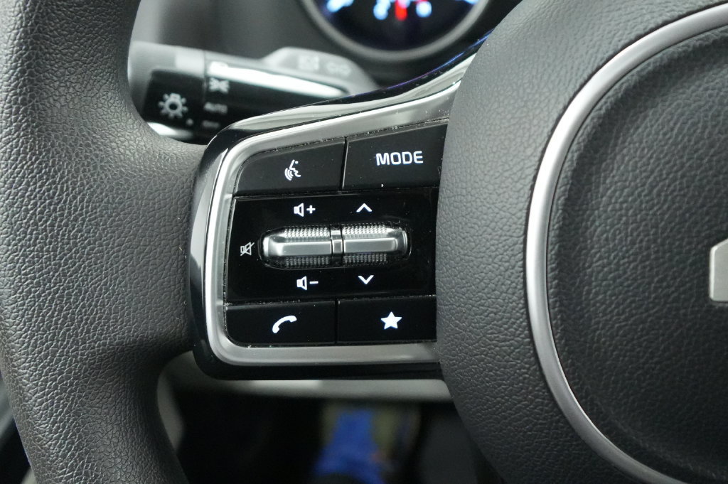 Used 2022 Kia Carnival LX FWD image 36