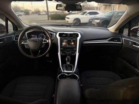 Used 2016 Ford Fusion SE FWD image 13