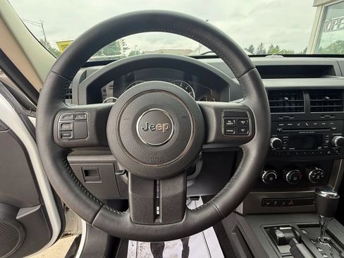 Used 2012 Jeep Liberty Sport AWD/4WD image 16