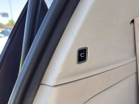 Used 2020 Chrysler Voyager Lxi image 13