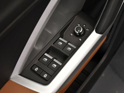 Used 2025 Audi Q3 2.0T Premium w/ Convenience Package image 35