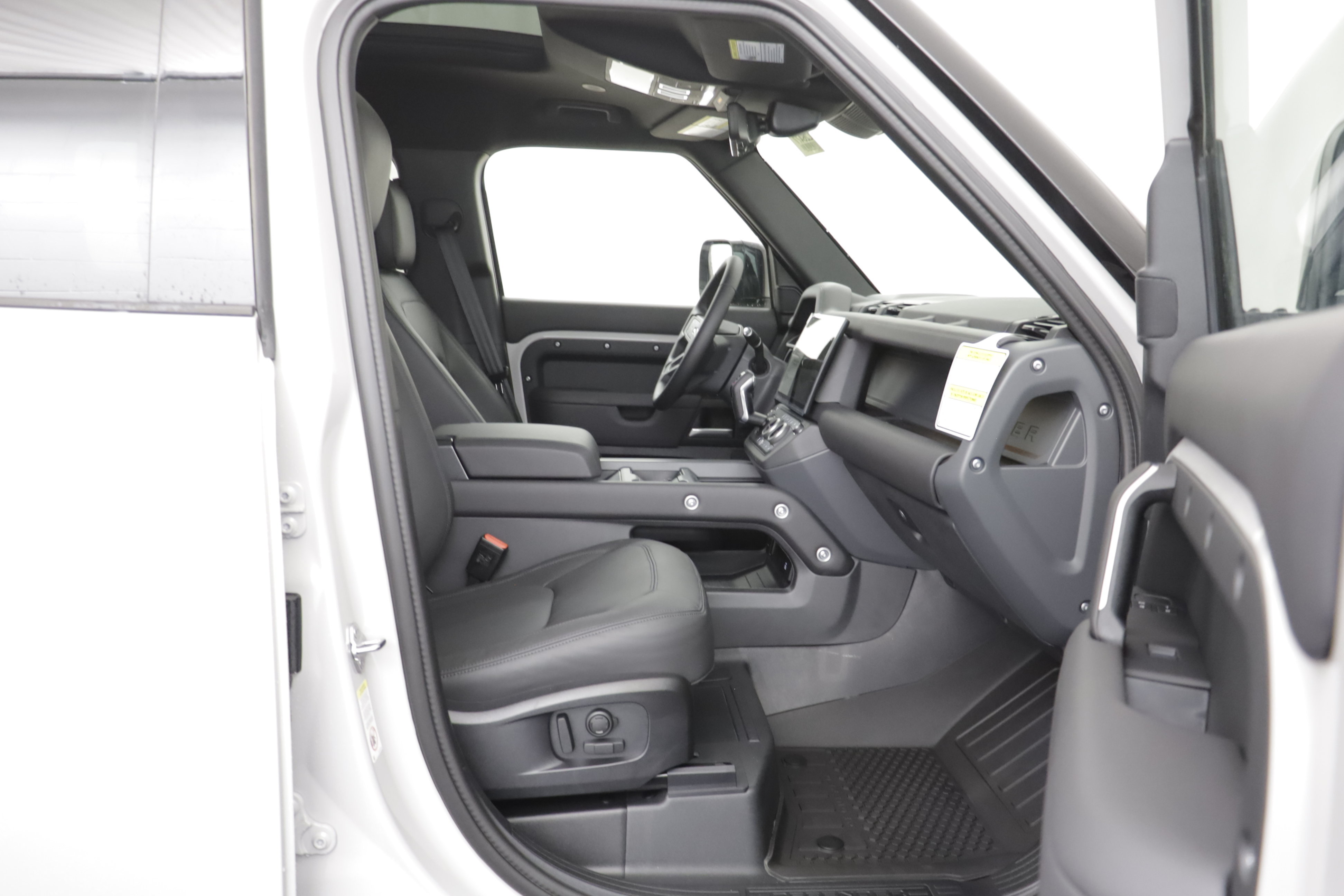 New 2026 Land Rover Defender 110 X-Dynamic SE AWD/4WD image 21