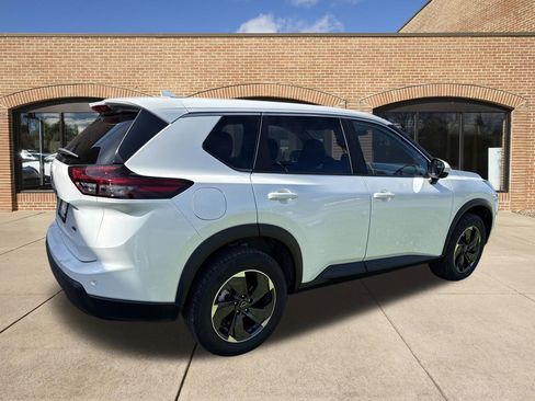 Used 2025 Nissan Rogue SV AWD/4WD image 3