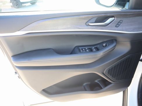 New 2025 Jeep Grand Cherokee Limited image 16